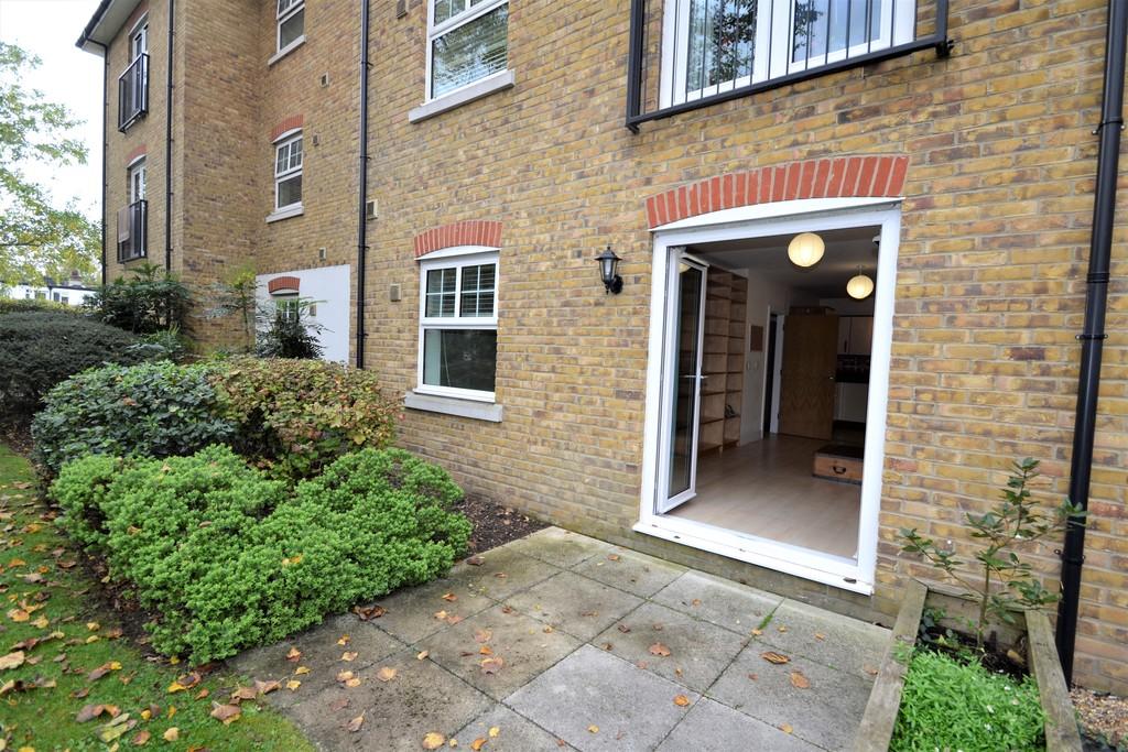 2 bedroom apartment for sale in Golden Manor, Hanwell, W7