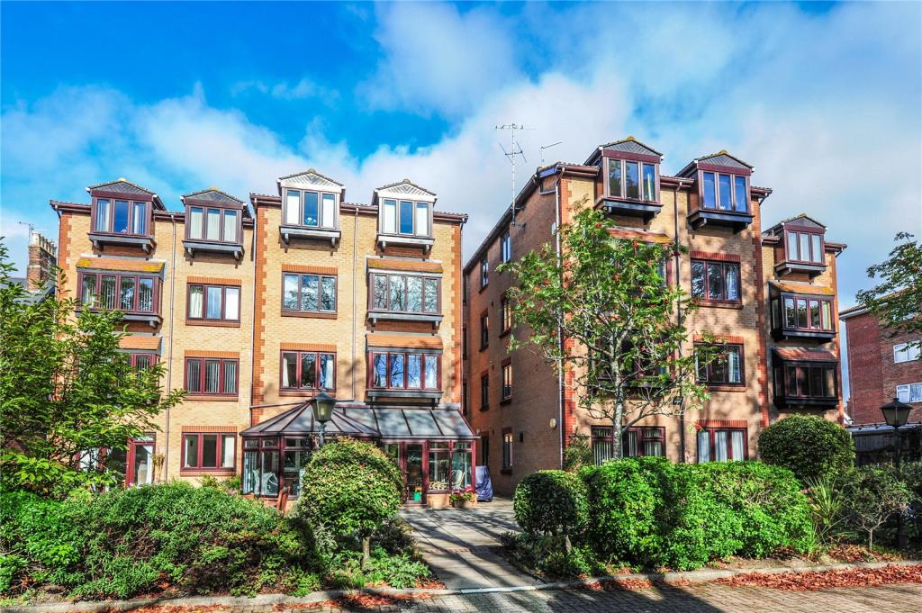 1 bedroom apartment for sale in Parkstone Road, Poole, Dorset, BH15