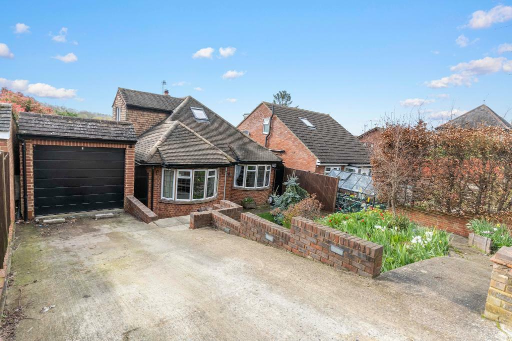 3 bedroom detached house for sale in Glentrammon Avenue, Green Street