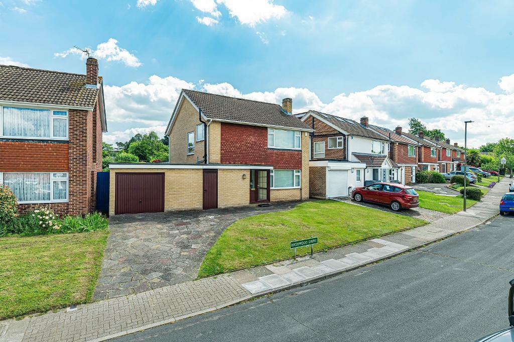 3 bedroom detached house for sale in Highwood Drive, Orpington, Kent