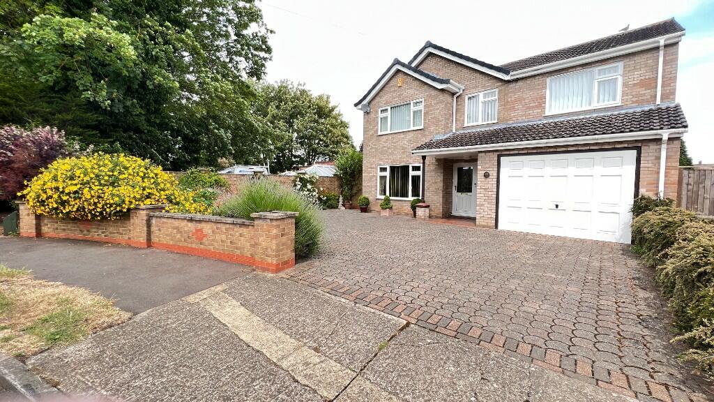 4 bedroom detached house for sale in Fenland Road, Wisbech
