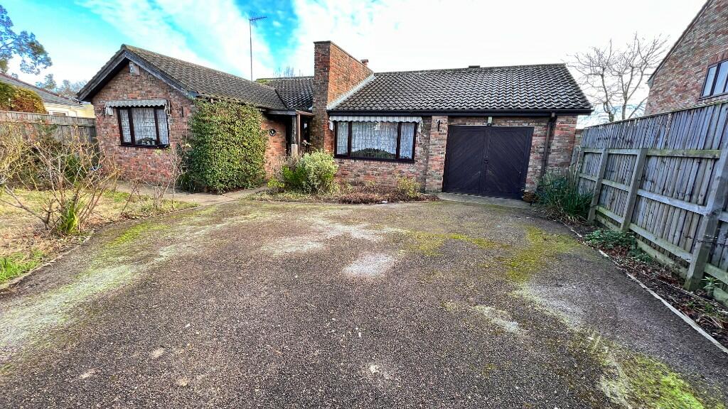 3 bedroom detached bungalow for sale in Walton Road, Wisbech