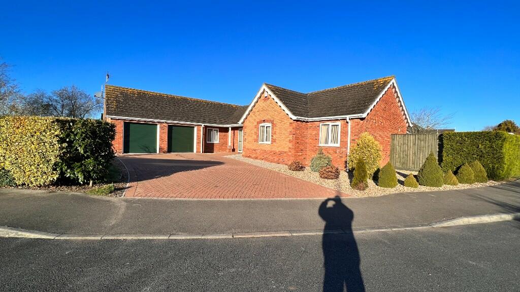 4 bedroom detached bungalow for sale in Willows Close, Tydd St Mary PE13