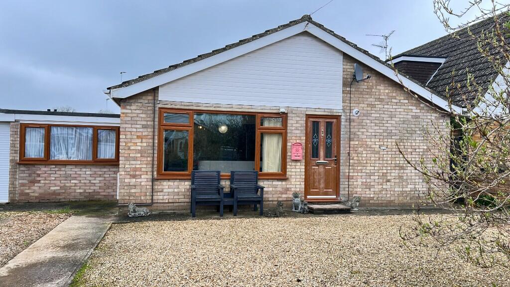4 bedroom bungalow for sale in Chaucer Close, Leverington PE13