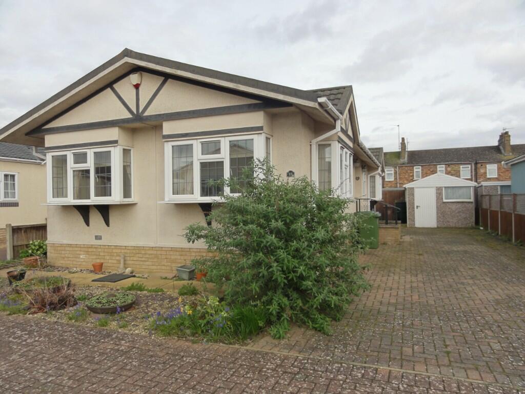 2 bedroom bungalow for sale in Robingoodfellows Lane, March