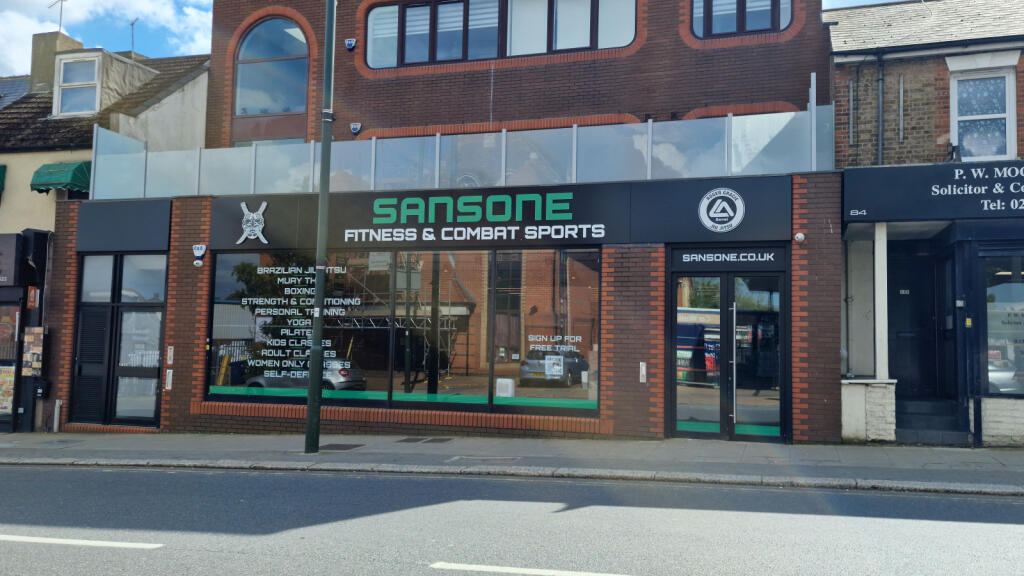 Commercial property for rent in East Road, New EN4