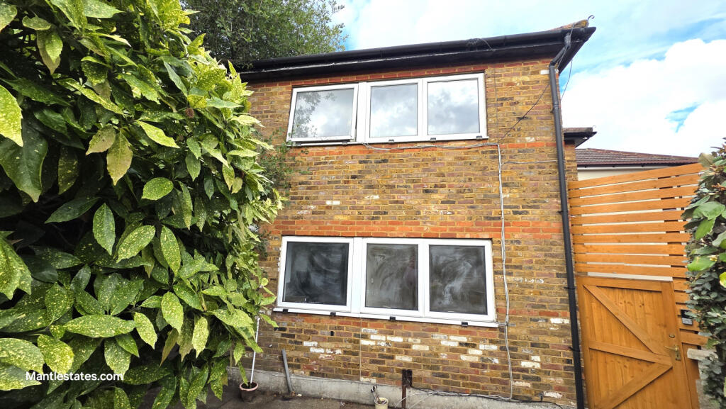 Main image of property: Sunningfields Crescent, London NW4