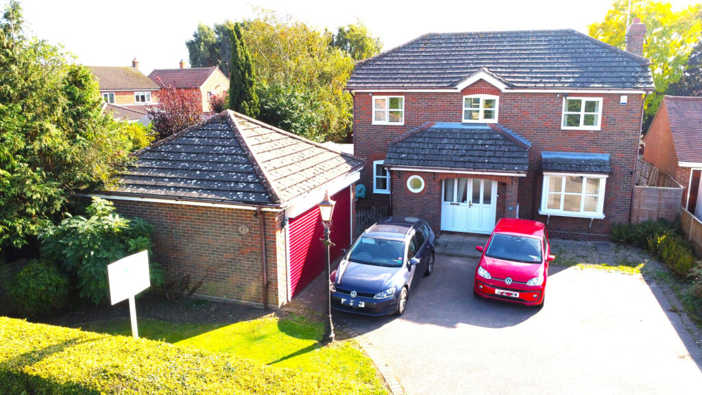 3 bedroom detached house for sale in Colchester Road, West Mersea, CO5