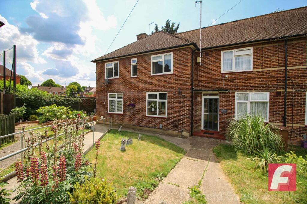 1 bedroom flat for sale in Ferryhills Close, South Oxhey, WD19