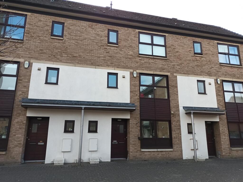 Main image of property: Tower Square, St James, Northampton, NN5 5FH