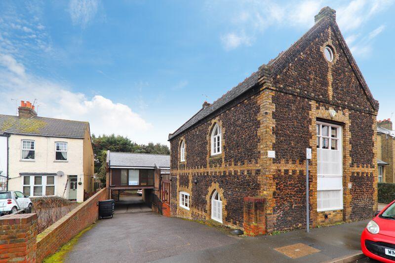 Commercial property for rent in Chiltern View Road, Uxbridge, UB8