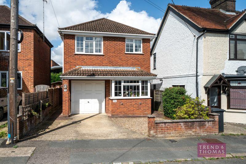 3 bedroom detached house for sale in Pineapple Road, Amersham, HP7