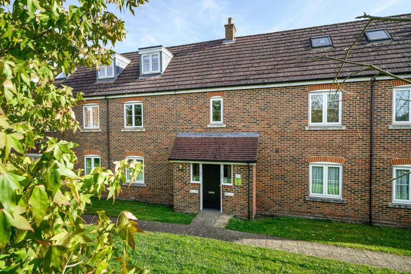 4 bedroom flat for sale in Springwell Lane, Rickmansworth, WD3