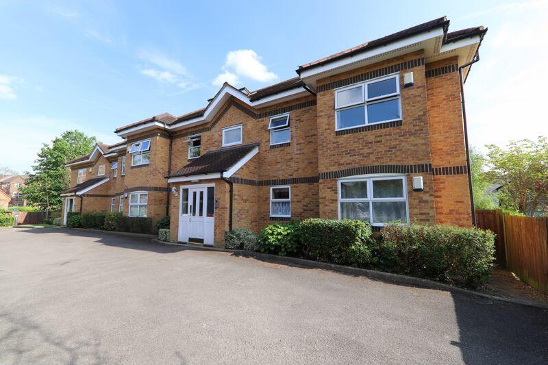 2 bedroom flat for sale in Talbot Road, Rickmansworth, WD3
