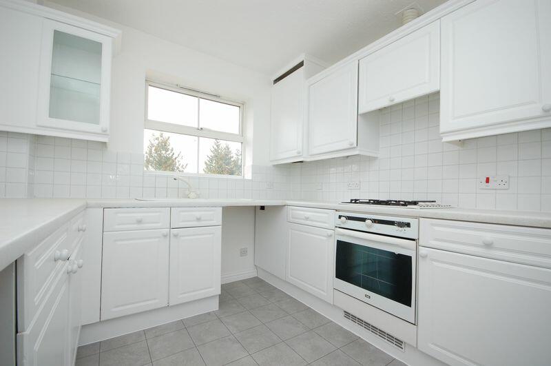 2 bedroom flat for sale in Salters Close, Rickmansworth, WD3