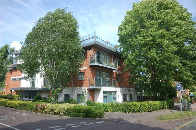 2 bedroom flat for rent in The Cloisters, Rickmansworth, WD3