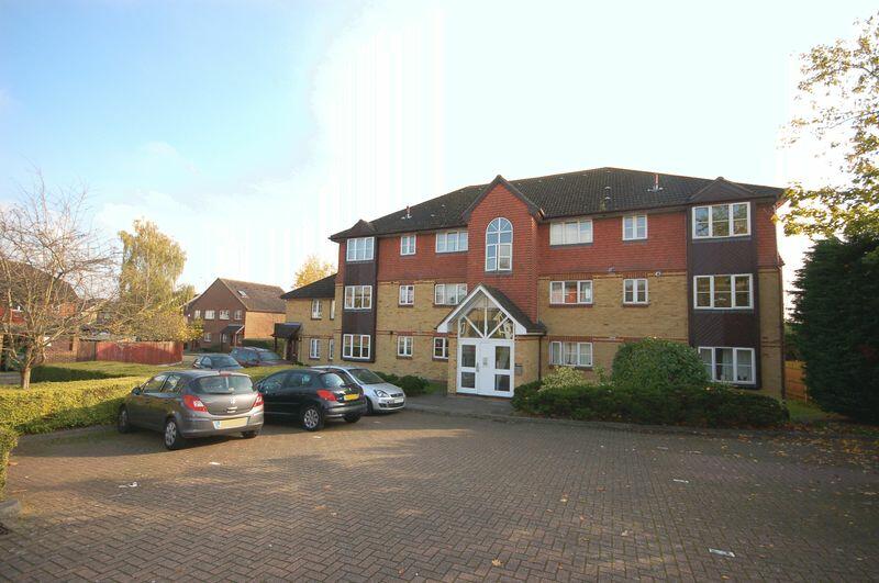 2 bedroom flat for rent in Thompson Way, Rickmansworth, WD3