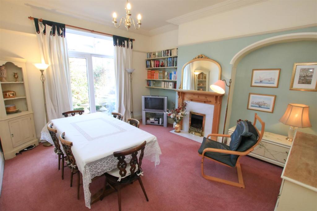 5 bedroom semidetached house for sale in Windsor Road, Doncaster, DN2