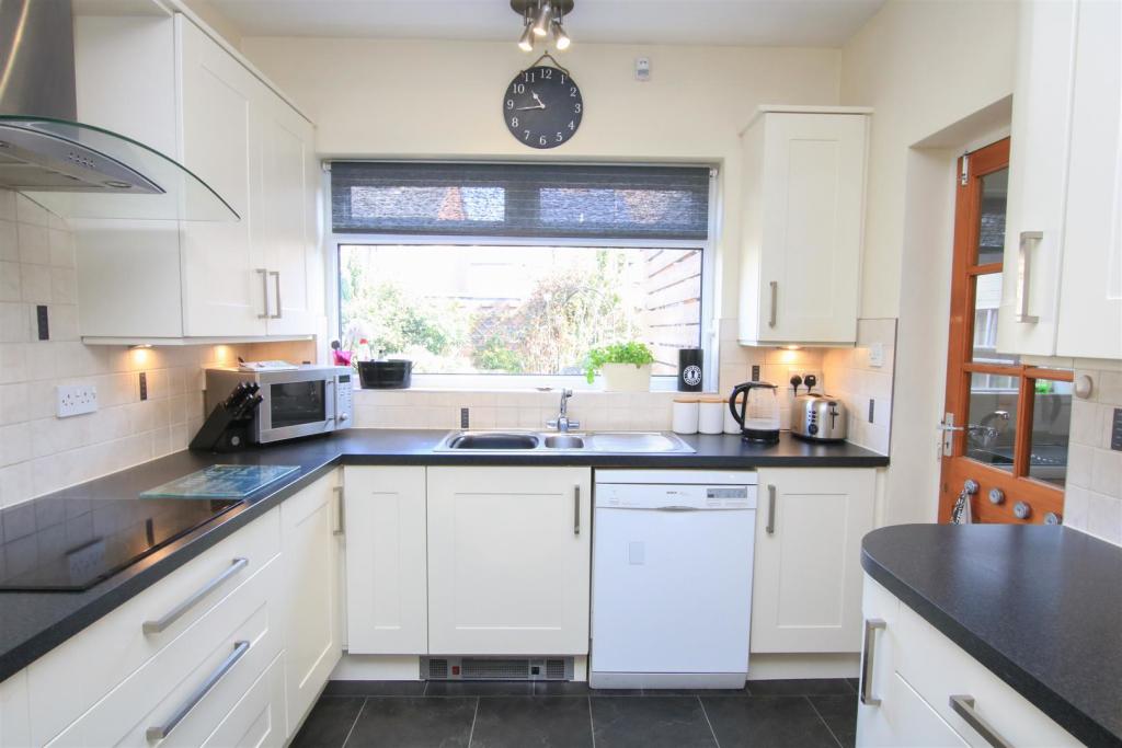 5 bedroom semidetached house for sale in Windsor Road, Doncaster, DN2