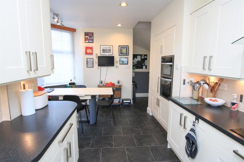5 bedroom semidetached house for sale in Windsor Road, Doncaster, DN2
