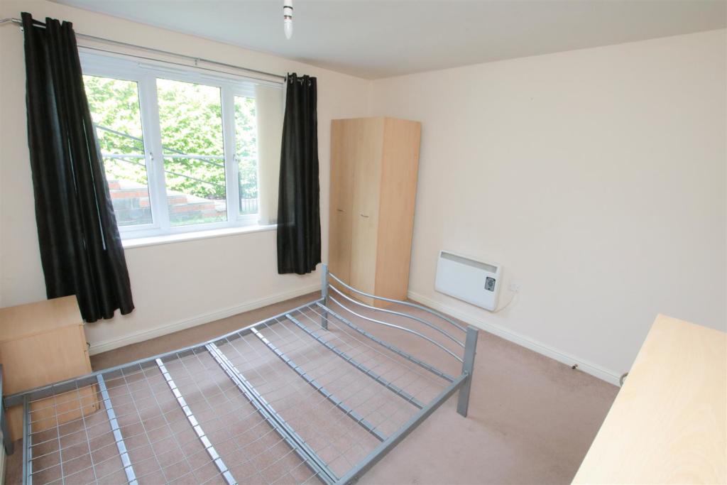 2 bedroom flat for sale in Moat House Way, Conisbrough, Doncaster, DN12