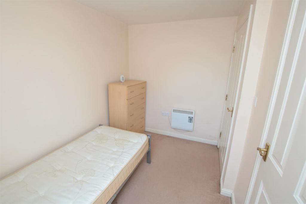 2 bedroom flat for sale in Moat House Way, Conisbrough, Doncaster, DN12