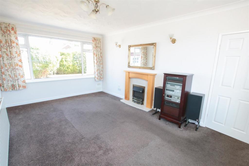 3 bedroom detached bungalow for sale in Ivanhoe Way, Sprotbrough