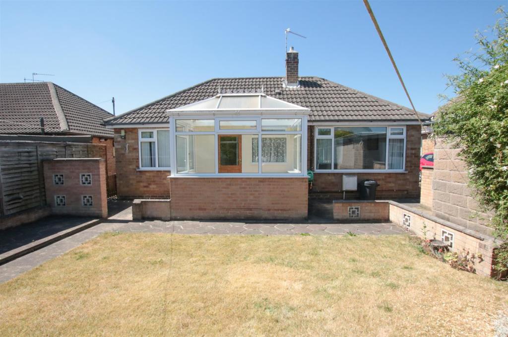 3 bedroom detached bungalow for sale in Ivanhoe Way, Sprotbrough