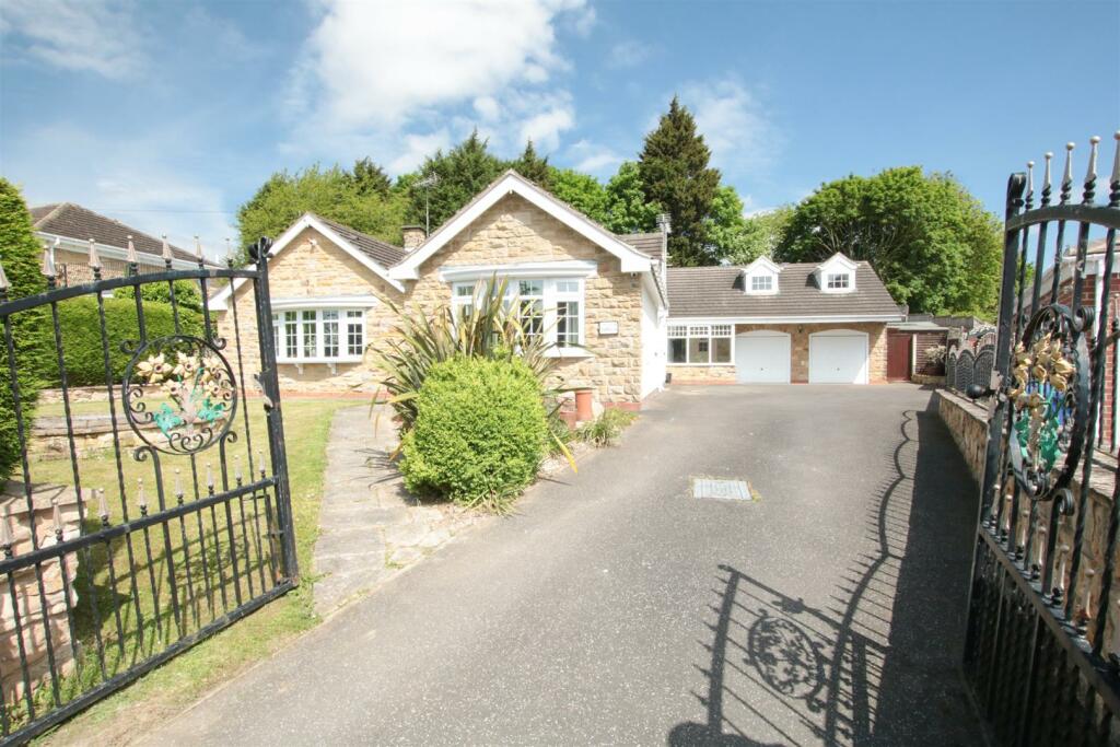 6 bedroom detached bungalow for sale in Pickburn Lane, Pickburn
