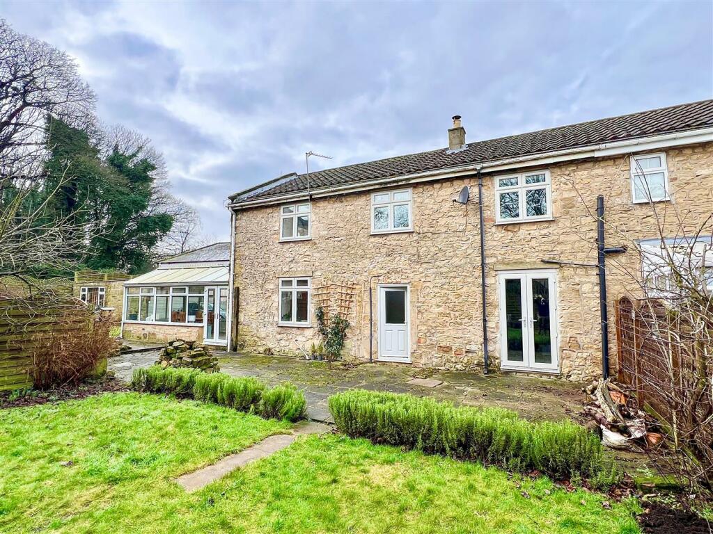 3 bedroom cottage for sale in Doncaster Road, High Melton, Doncaster, DN5