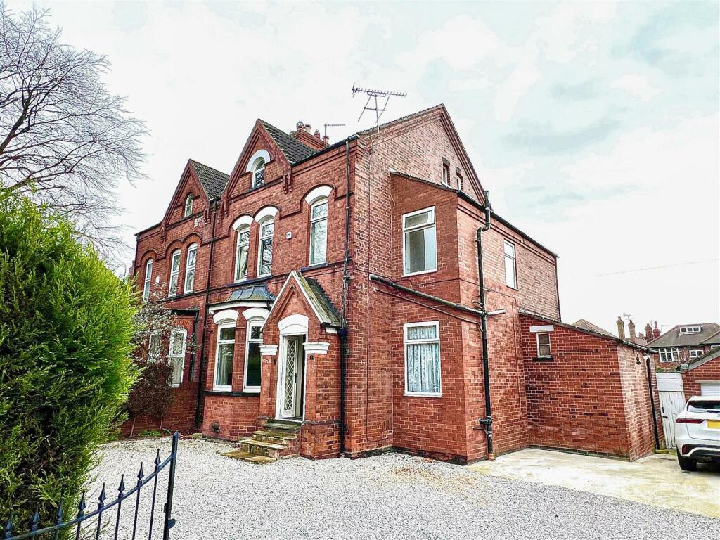 6 bedroom semi-detached house for sale in St. Mary's Road, Wheatley, Doncaster, DN1