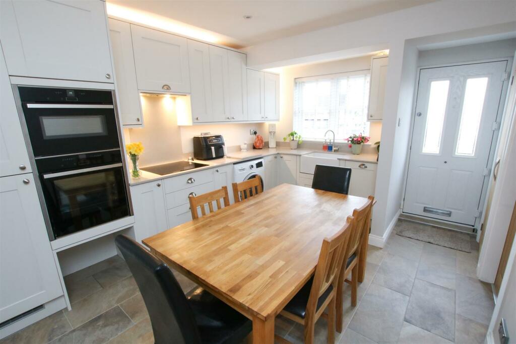 2 bedroom semidetached bungalow for sale in Southfield Road, Armthorpe