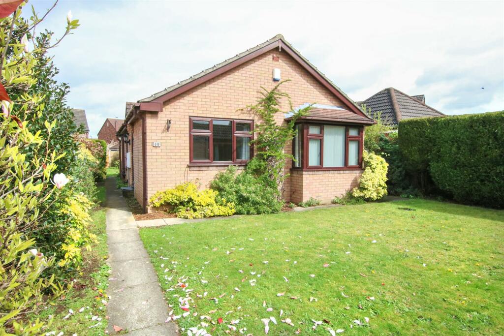 3 bedroom detached bungalow for sale in Meadow Walk, Edenthorpe, Doncaster, DN3