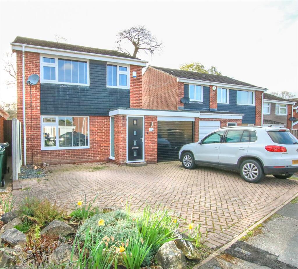 3 bedroom detached house for sale in Stone Font Grove, Doncaster, DN4