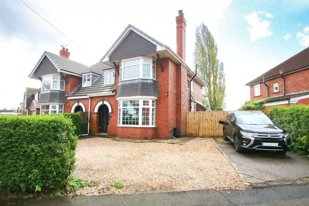 4 bedroom semi-detached house for sale in Northfield Road, Sprotbrough, Doncaster, DN5