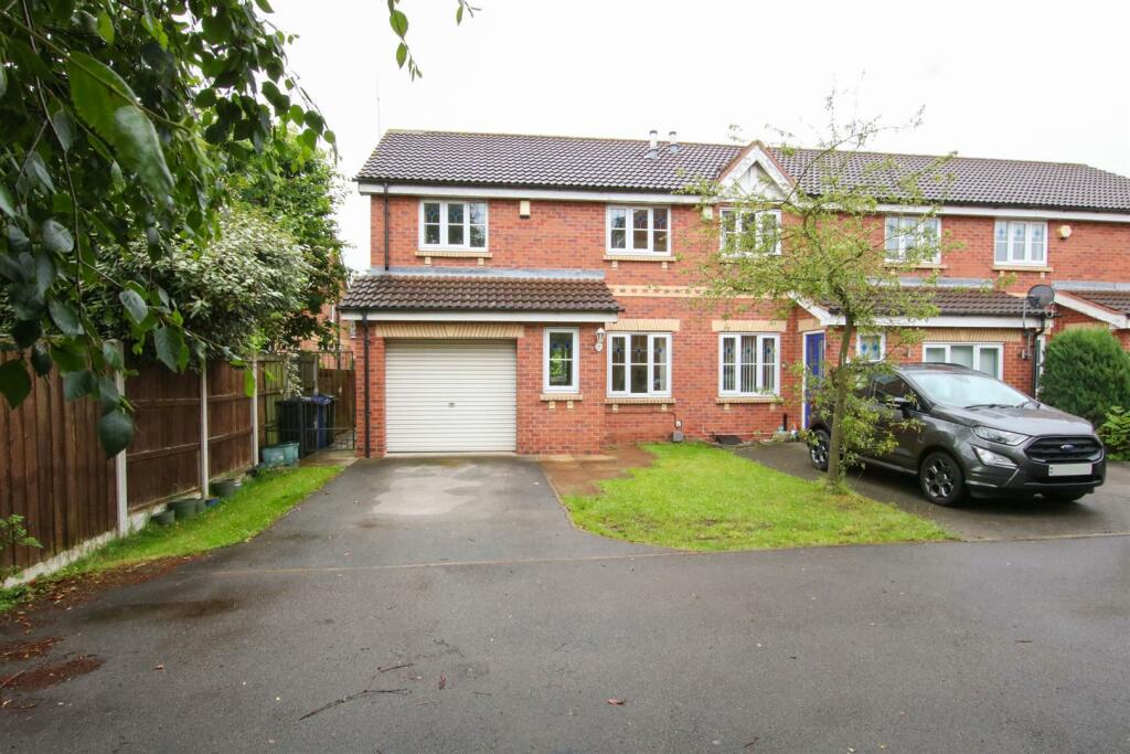 3 bedroom end of terrace house for sale in Shuttle Close, Rossington
