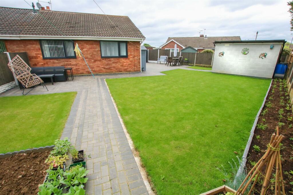 2 bedroom semidetached bungalow for sale in Eastfield Road, Armthorpe