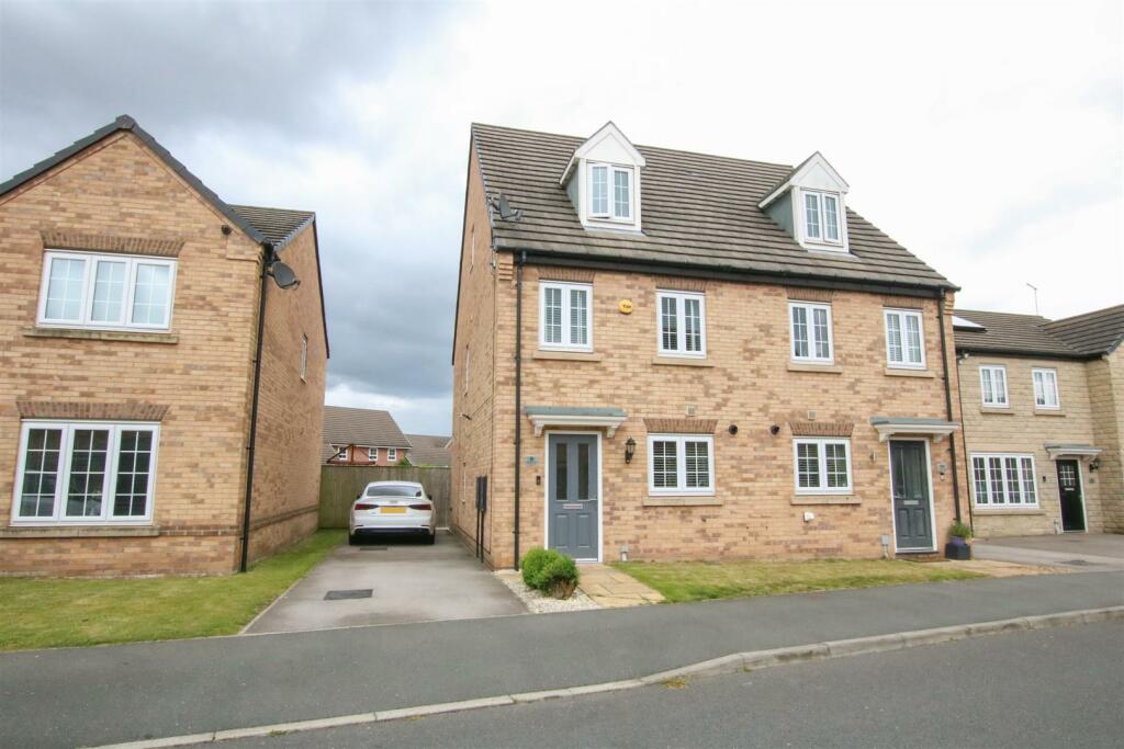 3 bedroom semidetached house for sale in Meadow Lane, Auckley