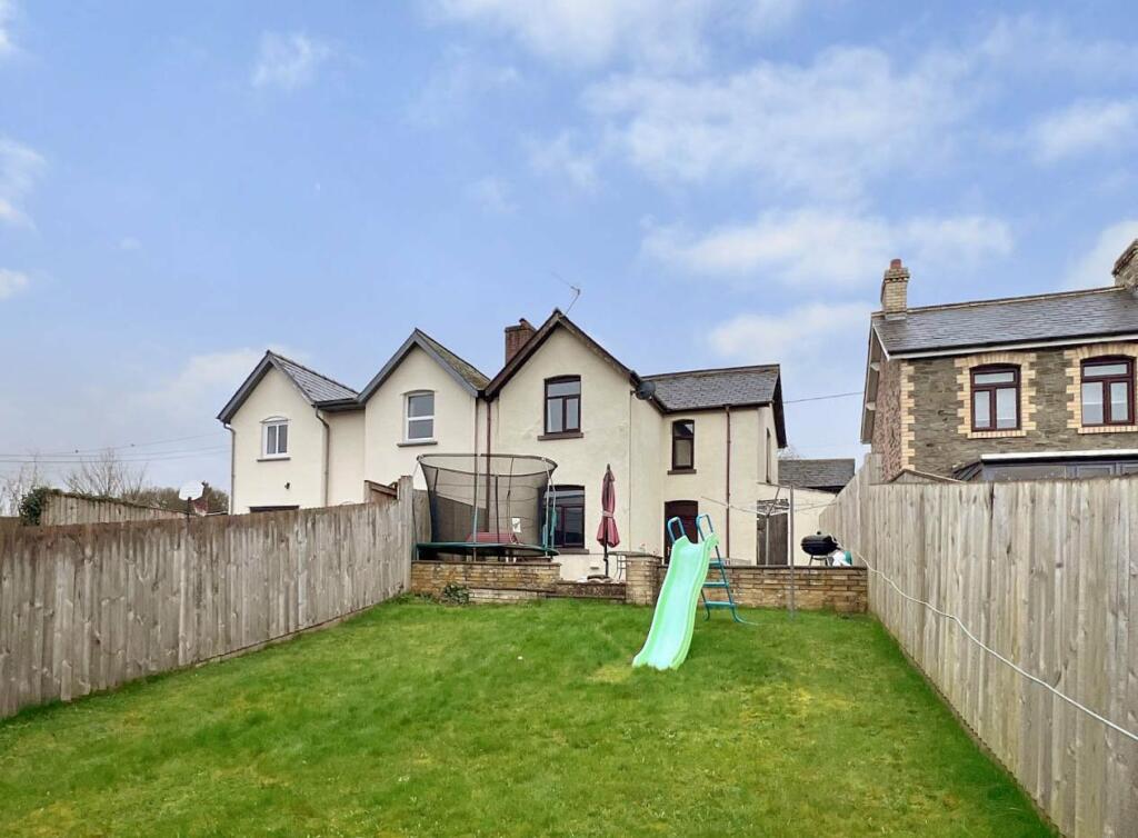 3 bedroom end of terrace house for sale in Oaklands, Builth Wells, LD2