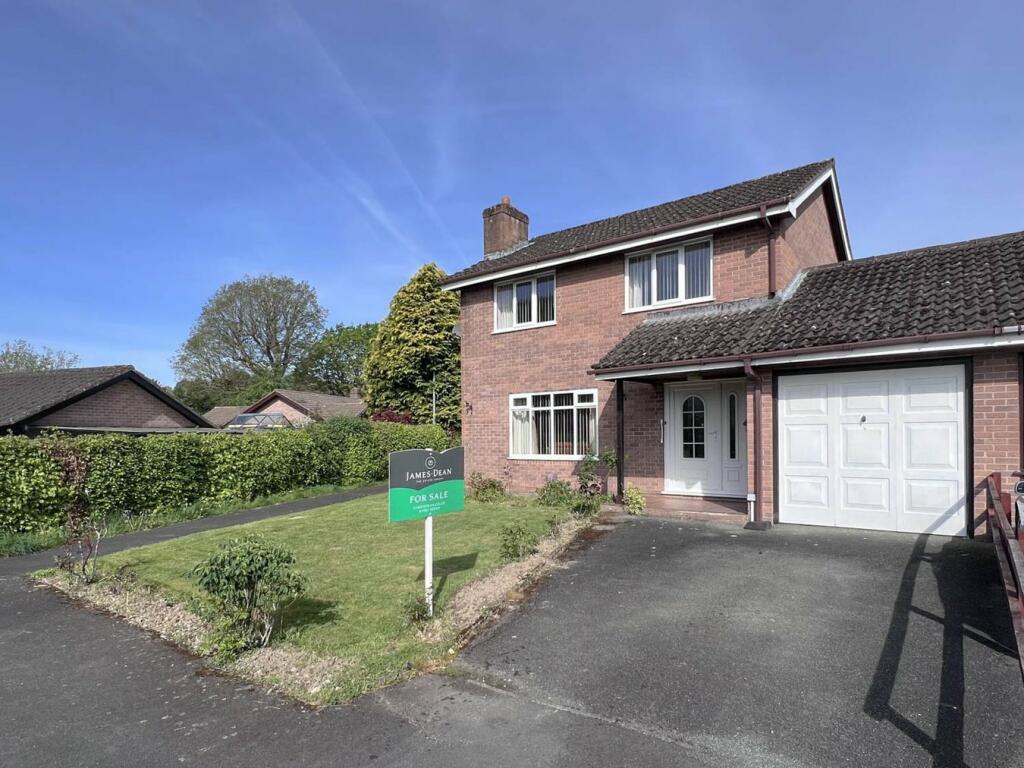 3 bedroom link detached house for sale in Parc Yr Irfon, Builth Wells, LD2