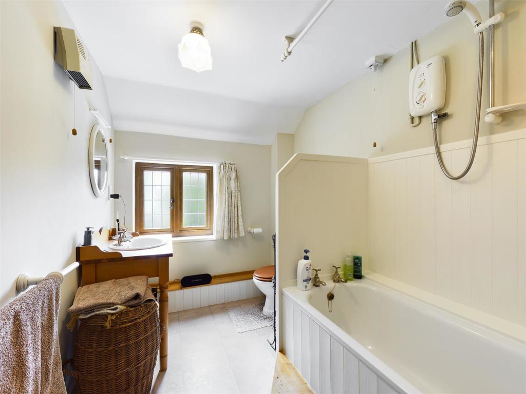 3 bedroom detached house for sale in Ivington Green, Herefordshire, HR6