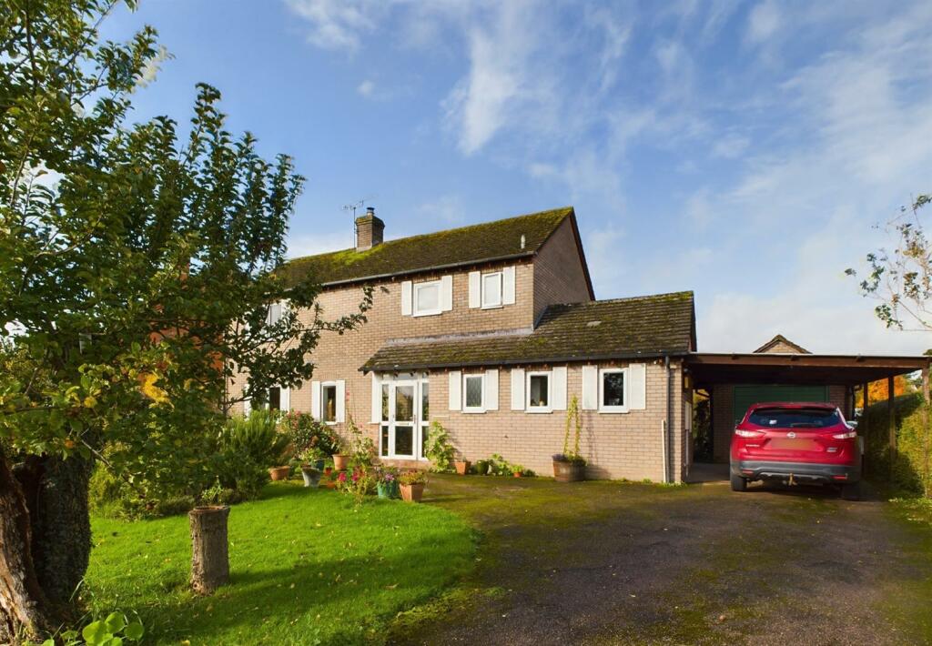 3 bedroom detached house for sale in Burgage Close, Lyonshall, HR5