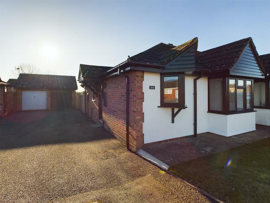 2 bedroom semidetached bungalow for sale in Buckfield Road, Leominster