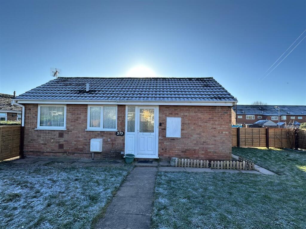 2 bedroom detached bungalow for sale in Buckfield Road, Leominster, HR6