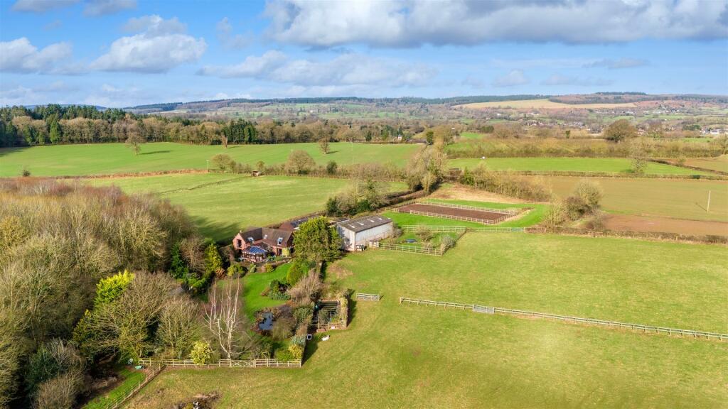 Main image of property: Equestrian Facility with approx 17 acres Nr Kingsland