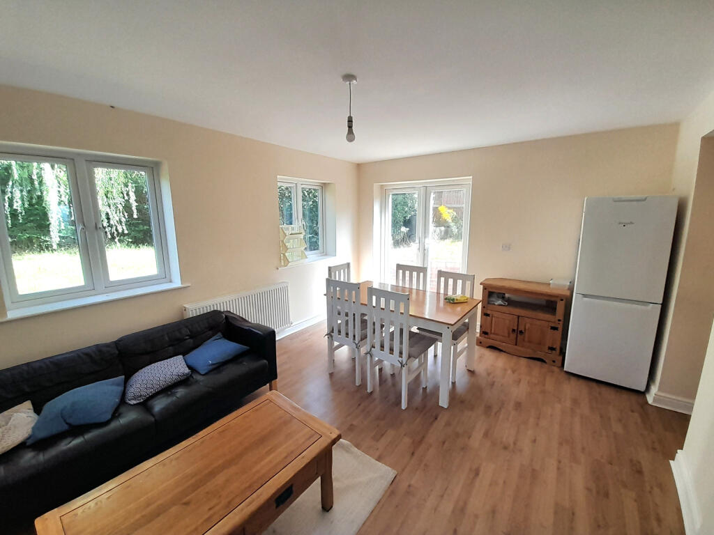 Main image of property: Close to Uea - En suite bedroom