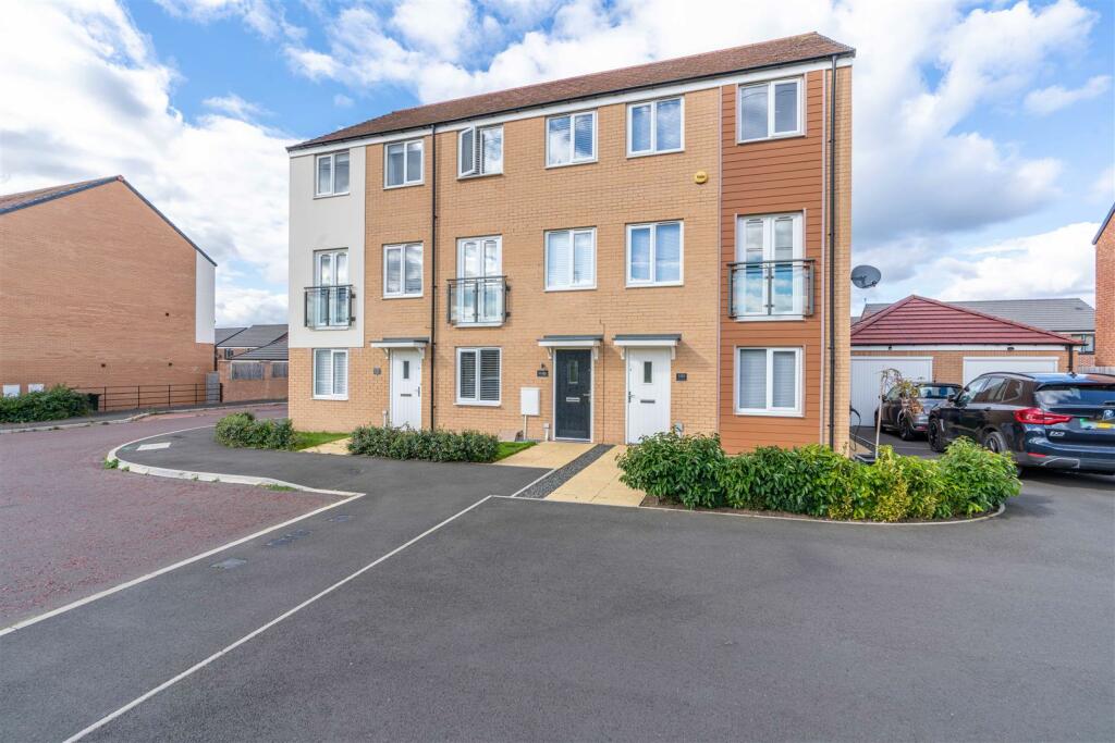 3 bedroom town house for rent in Osprey Walk, Great Park, Newcastle Upon Tyne, NE13
