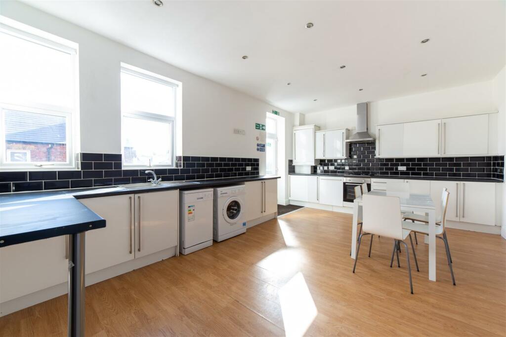 6 bedroom maisonette for rent in £85pppw - Simonside Terrace, Heaton, NE6
