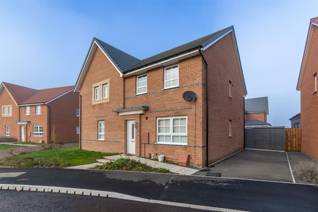 3 bedroom semidetached house for rent in Ascot Drive, North Gosforth