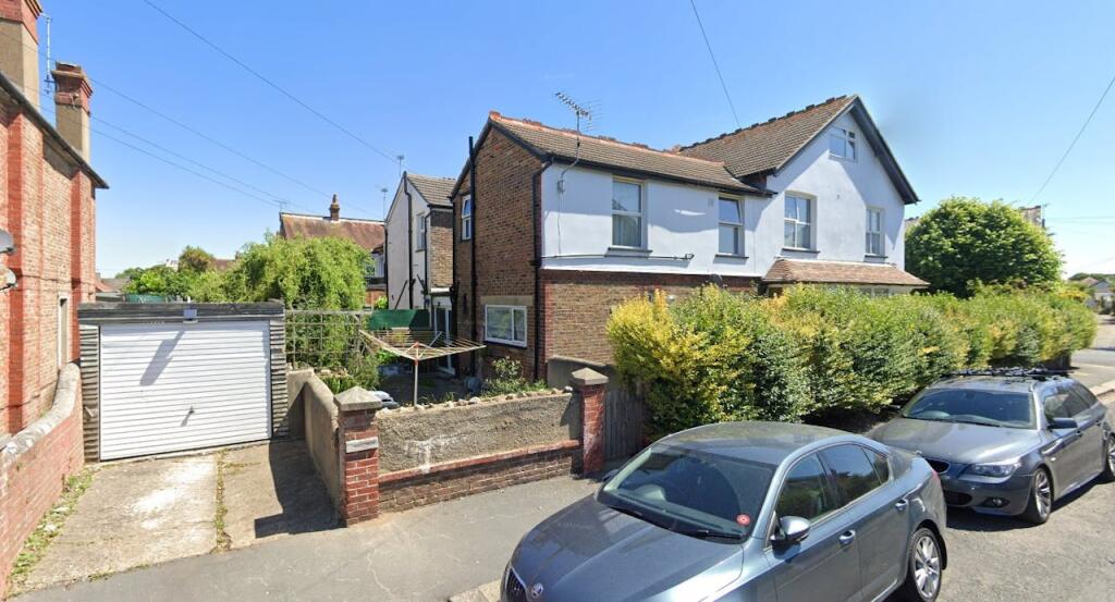 Main image of property: Flats 1-5, Richmond Avenue, Bognor Regis, PO21 2YE